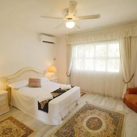 Large 7 Bedroom In Sierrrezuela Heated Pool Вилла