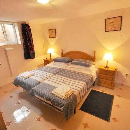 Large 7 Bedroom In Sierrrezuela Heated Pool * Малага